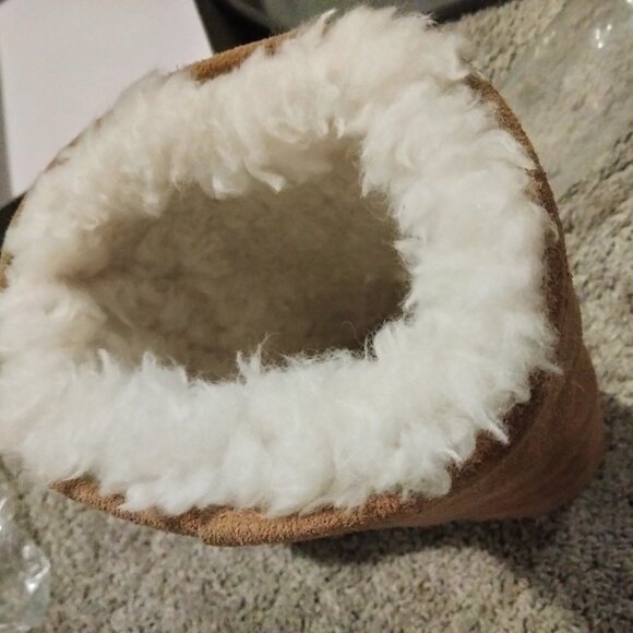 Balenciaga Alaska Fur Boot - Picture 5 of 9